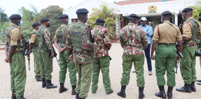 William Ruto meeting with AP officers attached to his Karen residence on August 30, 2021